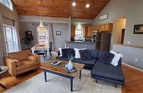 Beech Mountain House | Open Living, Fall Views, Hot Tub, Near Ski Slopes, Pet Friendly!