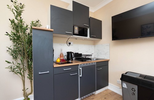 Winton Apartment | Open Mind Property - Studio for FOUR