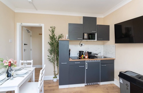 Winton Apartment | Open Mind Property - Studio for FOUR