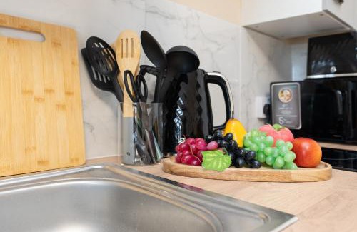 Bournemouth Apartment | Open Mind Property - Studio for 4 Guests - Parking