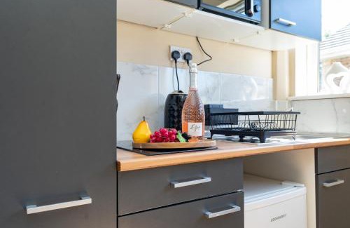 Winton Apartment | Open Mind Property - Studio Flat with FREE Parking