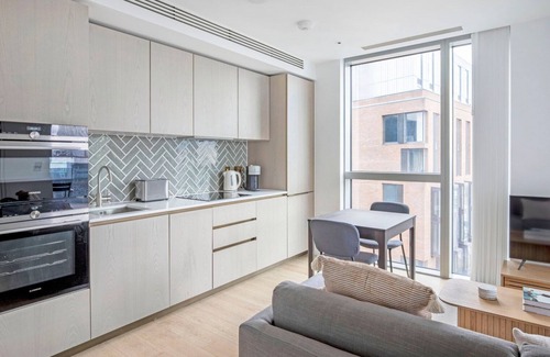 Hoxton West Apartment | Open Plan Old Street 1BR w/Balcony, near Tube, by Blueground