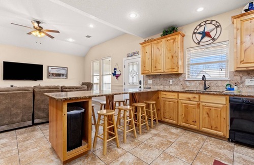 New Braunfels House | Open to Guests - Stunning River Access, Cliff View Retreat on Guadalupe River, Tubing, Family Fun