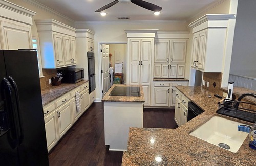 Kingsland House | Open Water Lake LBJ Retreat! Boat Lift/Jet Ski ramps, Fire Pit, Dog Friendly