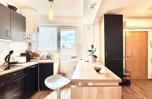 Old City Apartment | Opera Sunrise. Awesome 1-bedroom apartment in center Timisoara. Full ammenities