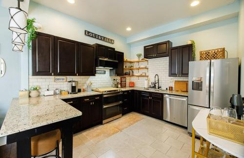 Germantown Apartment | Opulence On Oak Street