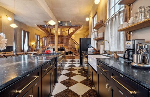 Faubourg Lafayette Villa | Opulent Art Deco Villa w Pool & Hot Tub 5bd|6.5ba