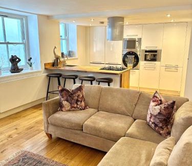 Bromley North Apartment | Opulent oasis in London