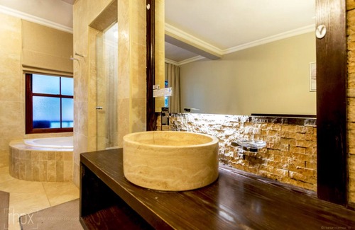 Pomona House | OR Tambo Guest House