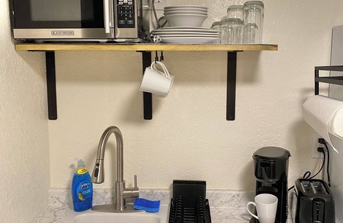 East Tampa Apartment | Orange Citrus Studio in Tampa