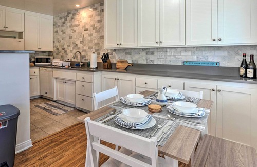 Laguna Beach Apartment | Orange County Gem: Walk to Crescent Bay Beach