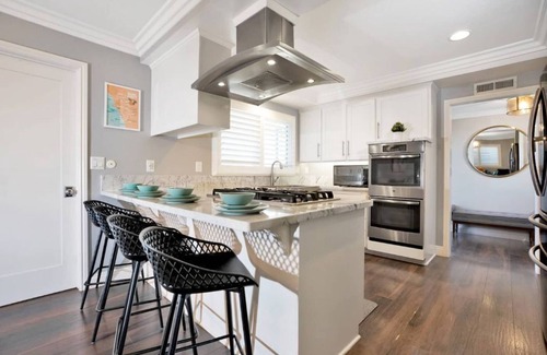 Orange House | Orange Oasis 🍊- 10min to Disneyland 🎡Spacious Pool home
