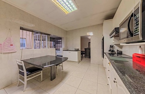 Greater Johannesburg Metropolitan Area Bed & Breakfast | Orange Room