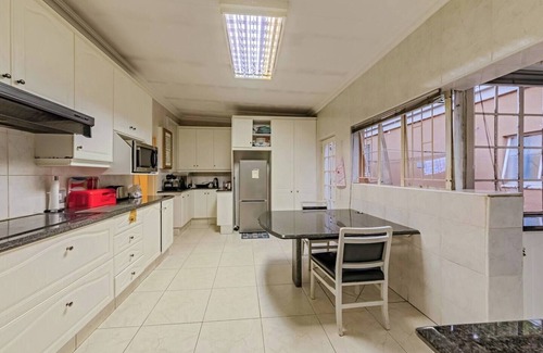 Greater Johannesburg Metropolitan Area Bed & Breakfast | Orange Room