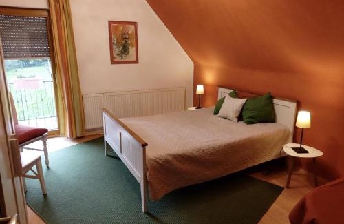 Maring-Noviand Bed & Breakfast | Orangerie Zimmer Gehaichnishof 7born