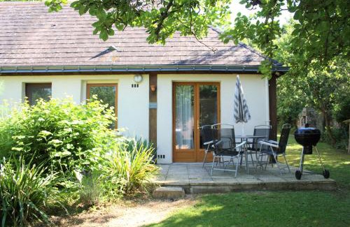 Asnieres sur Vegre House | Orchard View Gite