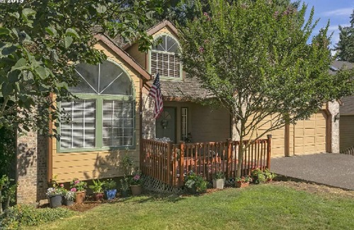 Rosemont Summit Apartment | Oregon Jade Lodging- Spacious 2 Bedrooms, Ev Charger, Quite By Stream