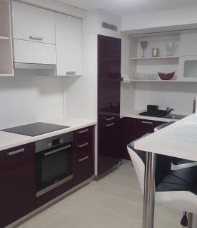 Gyor Apartment | Orhidea Szuterén Apartman