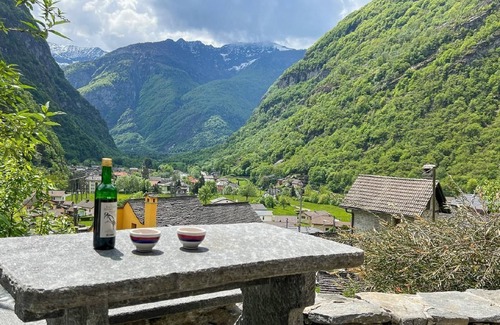 Cavergno House | Original rustico with a view of the Maggia Valley