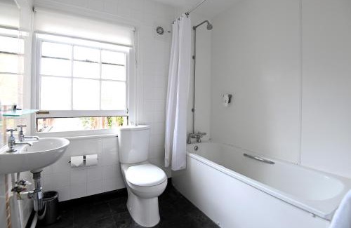 New Forest District Hotel | Original White Hart, Ringwood by Marston's Inns