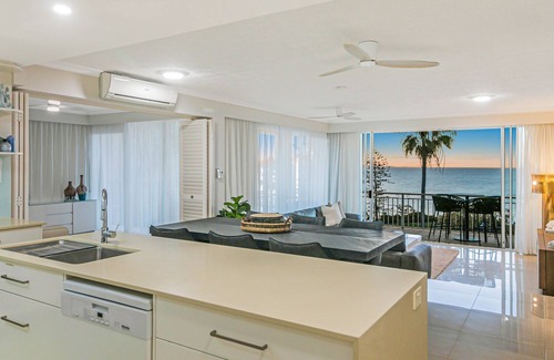 Coolangatta Apartment | Orion 6 - Beachfront Rainbow Bay - All Linen Supplied - Min. 3 Night Stays!