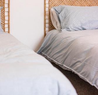 Luton House | Orion Room - Twin Room in Luton