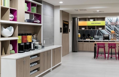 Airport North Apartment | ORLANDO ESCAPE STARTS HERE! KING SUITE, POOL, BBQ