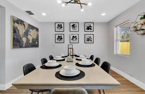 Englewood Park House | Orlando Vacation Pool House Pets Welcome