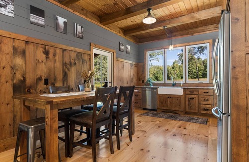 Lake City Cabin | ORV Trails - Outdoor Fireplace - Luxury Cabin - Fall Colors & Pet Friendly!