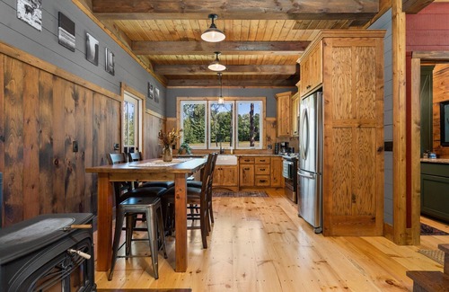 Lake City Cabin | ORV Trails - Outdoor Fireplace - Luxury Cabin - Fall Colors & Pet Friendly!