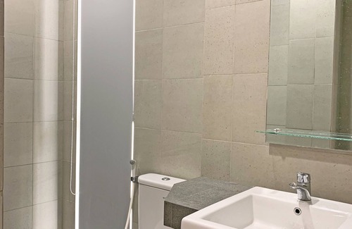 Bendungan Hilir House | Oscar Alfa Resindece by NamRoom