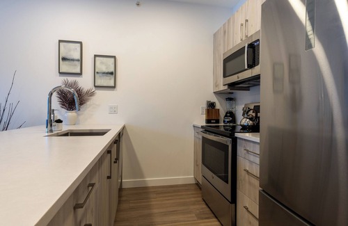 Golden Condo | OSO Summit - Downtown Riverfront Condo with Mountain Views