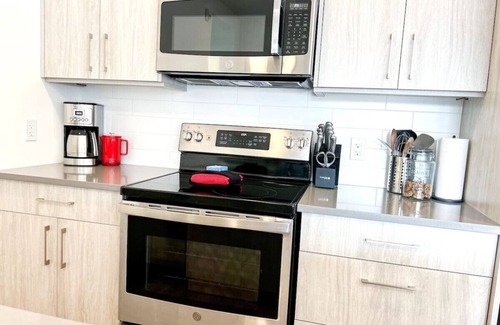 Golden Condo | OSO308 · Casa Oso - DT Riverfront Condo