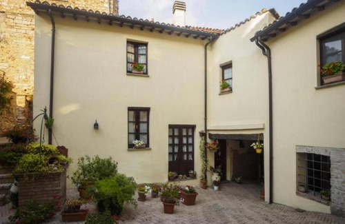 Spello Apartment | Ospitaci Casa Flora - Two Bedroom Apartment, Sleeps 3