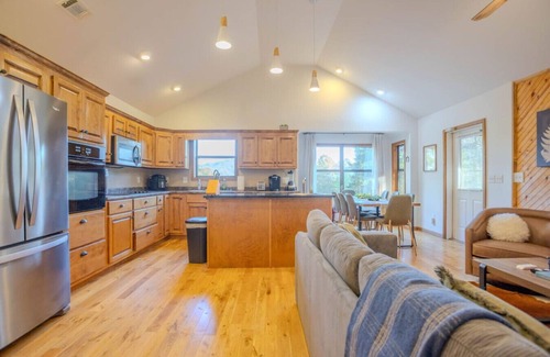 Blairsville Cabin | Osprey: Family Cabin, Hot Tub, Game Room, Theater