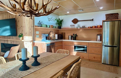 Central Kootenay House | Osprey Lodging Lake Front Retreat