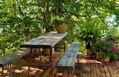 Central Kootenay House | Osprey Lodging Lake Front Retreat