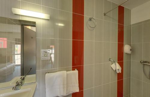 Le Hameau Hotel | Ostal Pau Universite - Sure Hotel Collection by Best Western