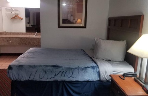 Stillwater Apartment | osu 2 Queen Beds Hotel Room 232 Booking