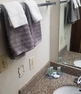 Stillwater Apartment | OSU Queen Hotel Room 118 Booking