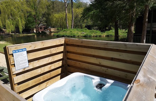 Warminster Ski Chalet | Otter 1 HuntersMoon-Warminster-Longleat-Wiltshire