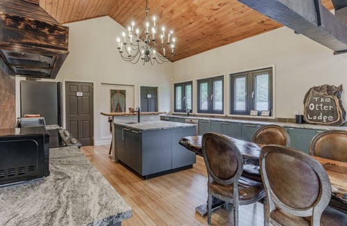 Newfoundland House | Otter Lodge - Private Pond!