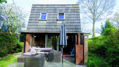 Oude-Tonge House | Oude-Tonge holiday house near fishing waters