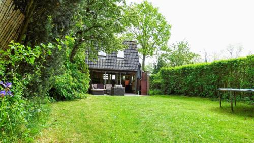 Oude-Tonge House | Oude-Tonge holiday house near fishing waters