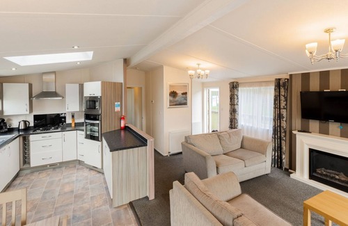 Dawlish Cabin | Our Alder lodges are great space to get together with a group of friends or the entire family.