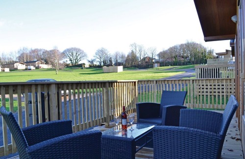 Dawlish Cabin | Our Alder lodges are great space to get together with a group of friends or the entire family.