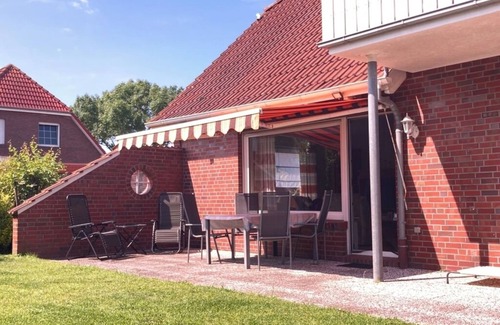 Krummhoern Apartment | Our Groote Campen vacation apartment in East Frisia near the lighthouse with dog