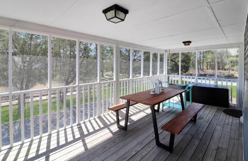 Deep Hole House | Our Happy Place - Pet friendly & waterfront!