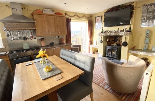 Swanage House | OUR LOVELY HOME WITH KITCHEN BALCONY WITH VIEWS OVER SWANAGE BAY/PURBECK HILLS