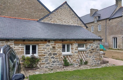 Saint-Carne House | Outbuilding with local charm